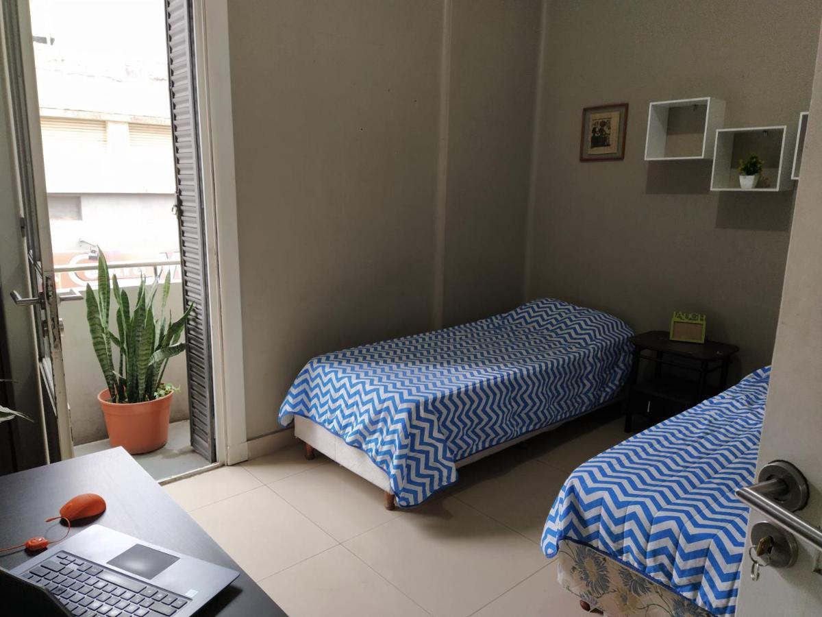 Cama Individual en habitación compartida femenina